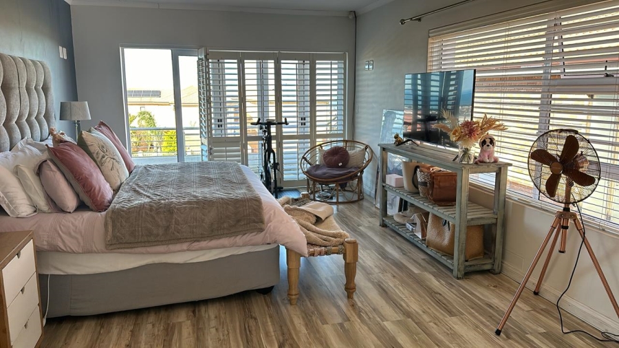 To Let 4 Bedroom Property for Rent in Hartenbos Heuwels Western Cape